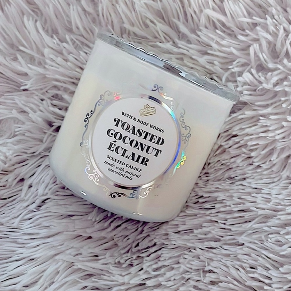 New! Bath and Body Works TOASTED COCONUT ÉCLAIR 3 wick candle!